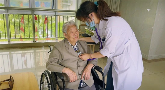 江蘇無(wú)錫：織就“康養(yǎng)網(wǎng)”，醫(yī)養(yǎng)康養(yǎng)融合守護(hù)最美“夕陽(yáng)紅”
